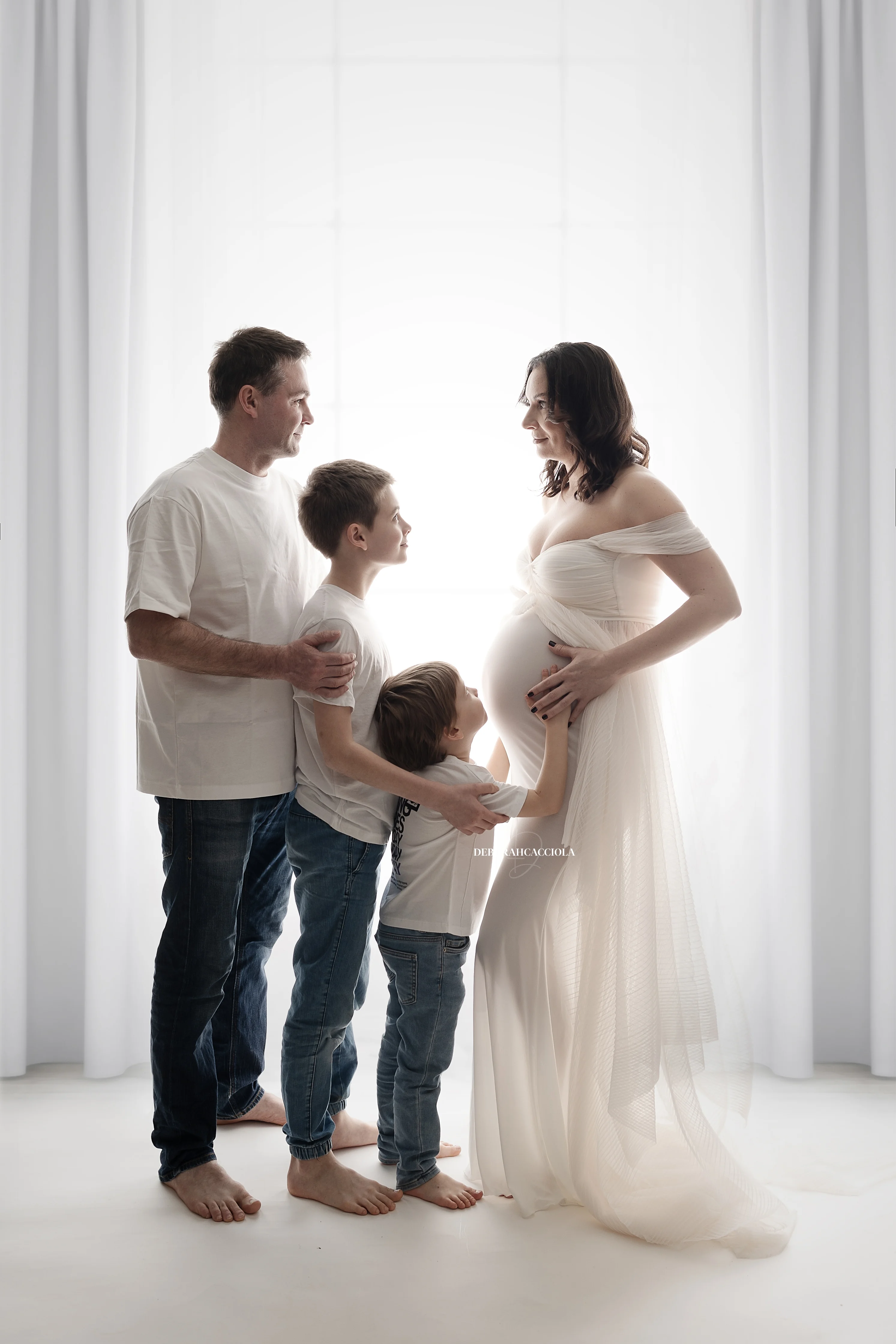 pregnancy photo in Orléans, France, natural maternity, polished vertical portrait, natural tones