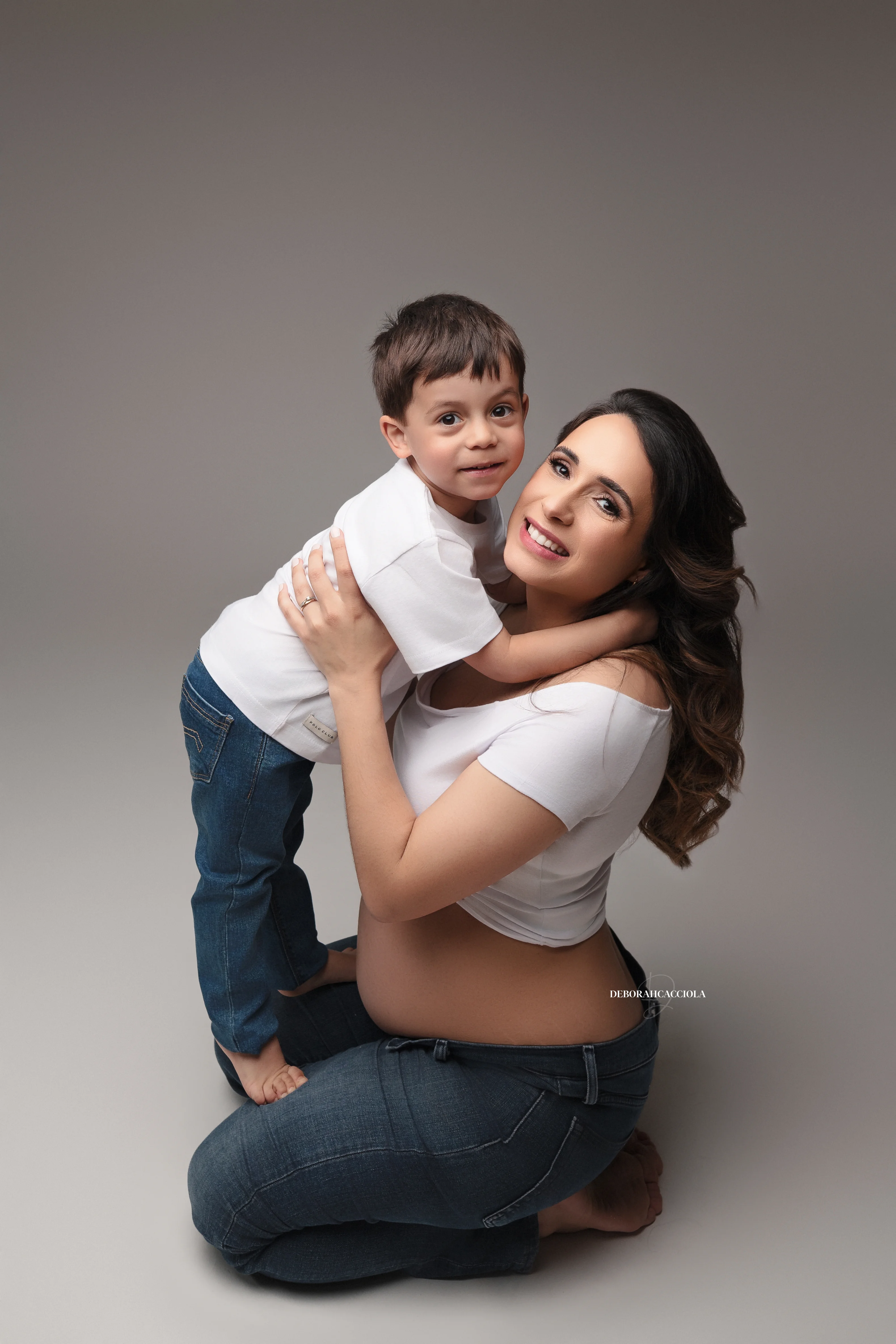 pregnancy photo in Orléans, France, mother-to-be, natural close portrait, natural tones