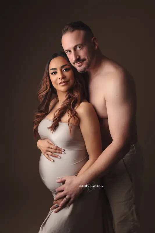 pregnancy photo in studio in Orléans, France: natural maternity, polished vertical portrait, natural tones