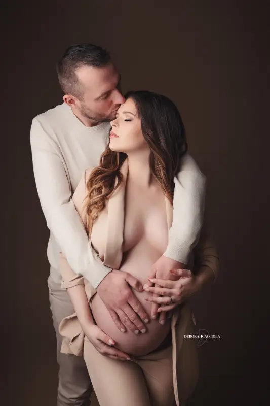maternity portrait in Orléans, France: pregnant woman, elegant vertical shot, bright style