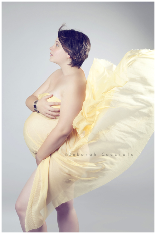 pregnancy photo in studio in Orléans, France: mother-to-be portrait, soft vertical framing, natural colors