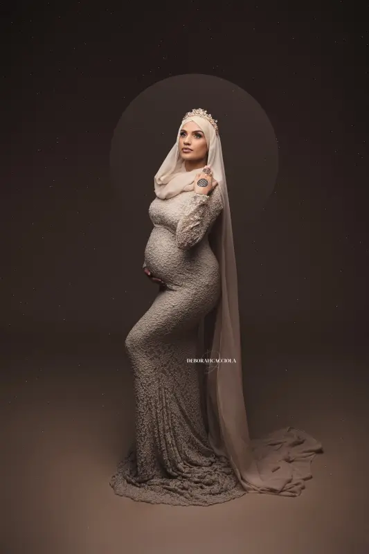 pregnancy photo in Orléans, France, mother-to-be during a studio session, soft vertical framing, natural colors
