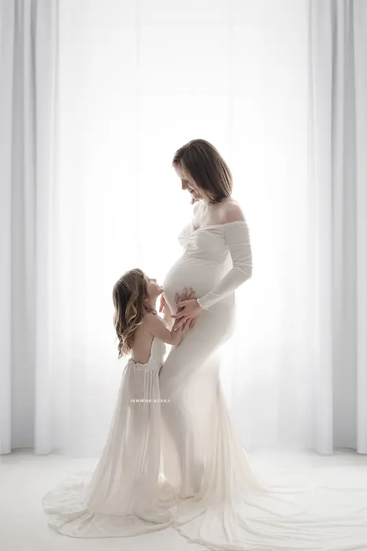 pregnancy photo in studio in Orléans, France: studio maternity portrait, natural close portrait, black-and-white style
