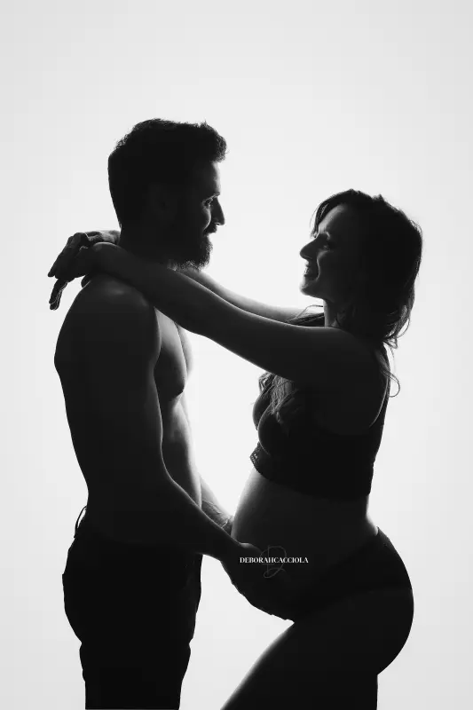 pregnancy portrait in Orléans, France: mother-to-be during a studio session, soft vertical framing, style monochrome