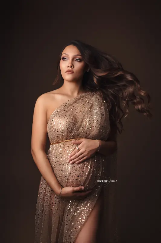 pregnancy photo in studio in Orléans, France: mother-to-be, natural close portrait, natural tones