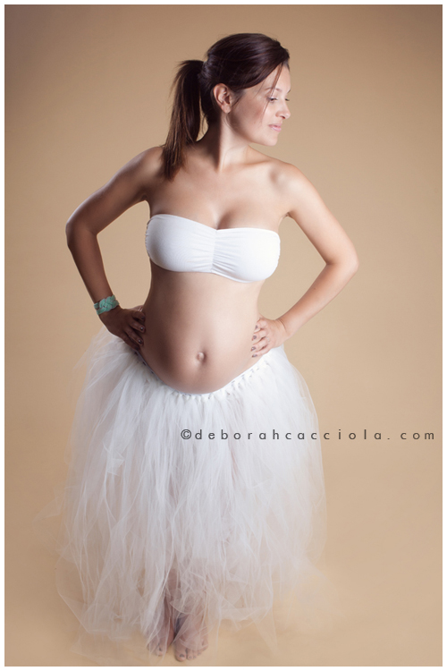 maternity portrait Orléans, France, pregnancy moment, elegant vertical shot, bright style