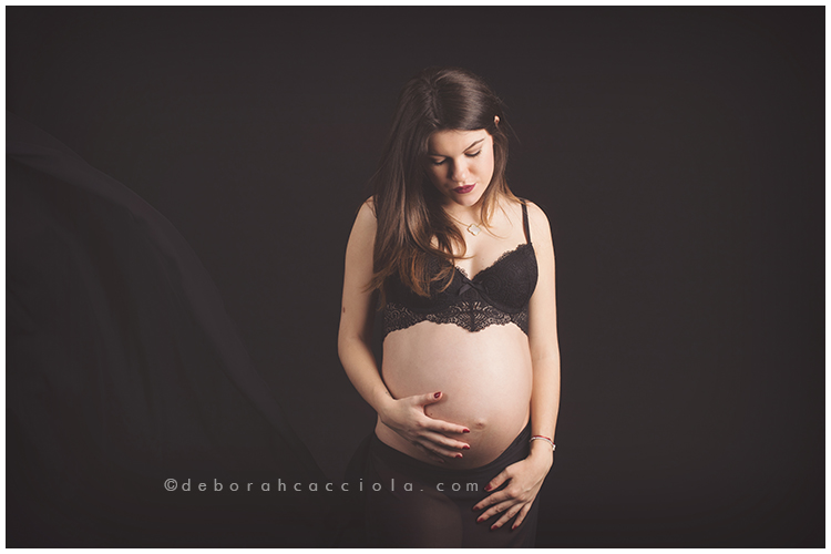 pregnancy session Orléans, France, mother-to-be during a studio session, harmonious wide shot, bright style