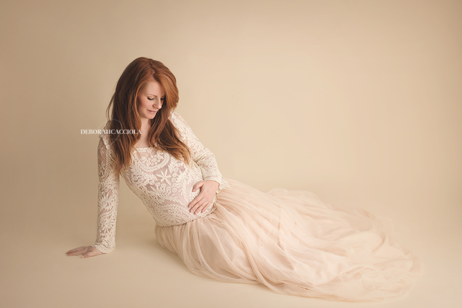 pregnancy photo in studio in Orléans, France: pregnant woman, wide natural composition, in color