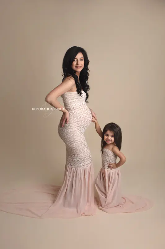pregnancy photo Orléans, France, mother-to-be portrait, soft vertical framing, natural colors