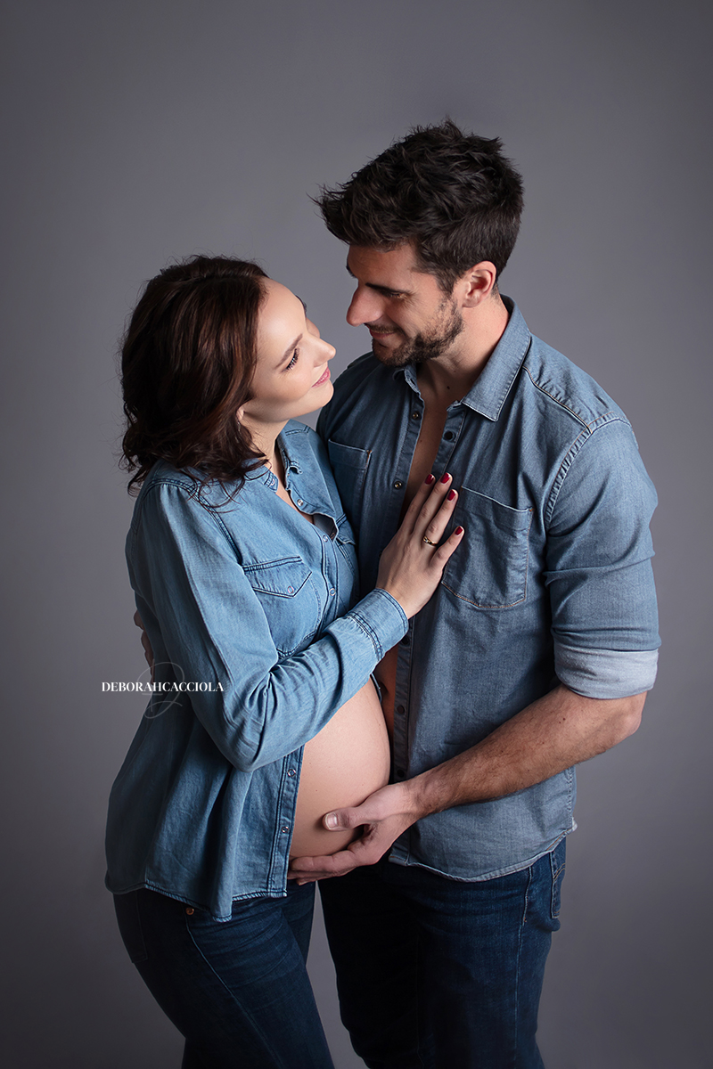 pregnancy photo Orléans, France, parents-to-be duo, natural close portrait, natural tones