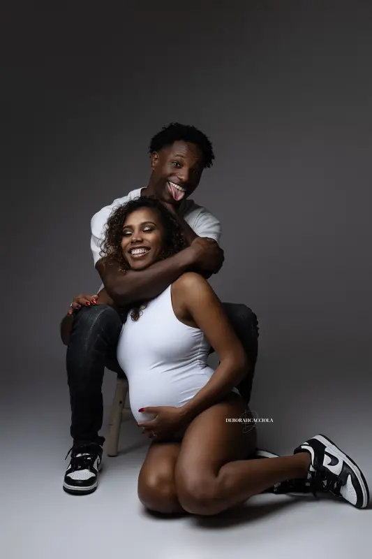 maternity portrait in Orléans, France, pregnant woman, elegant vertical shot, bright style