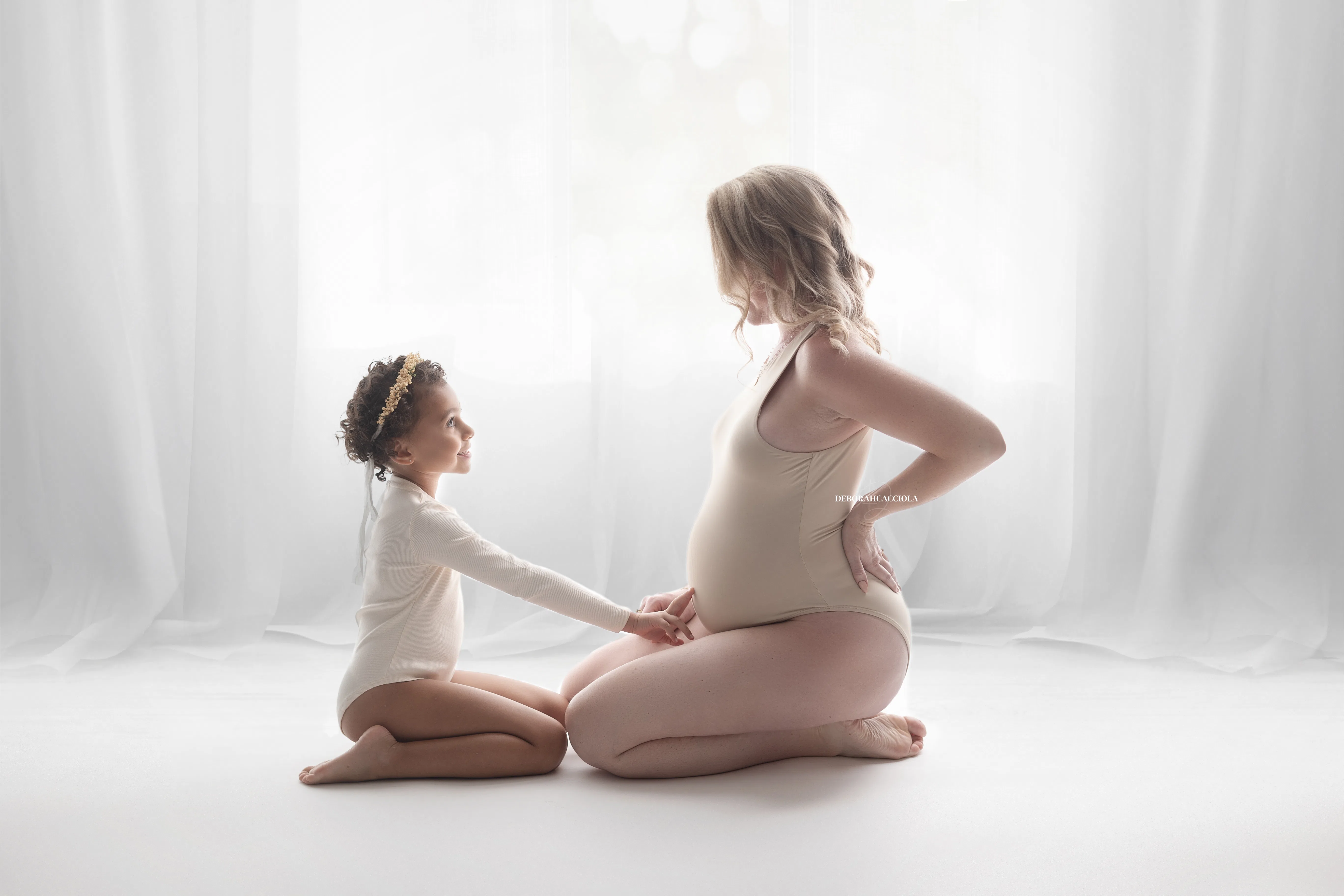 pregnancy photo Orléans, France, studio maternity portrait, balanced horizontal framing, black-and-white contrast