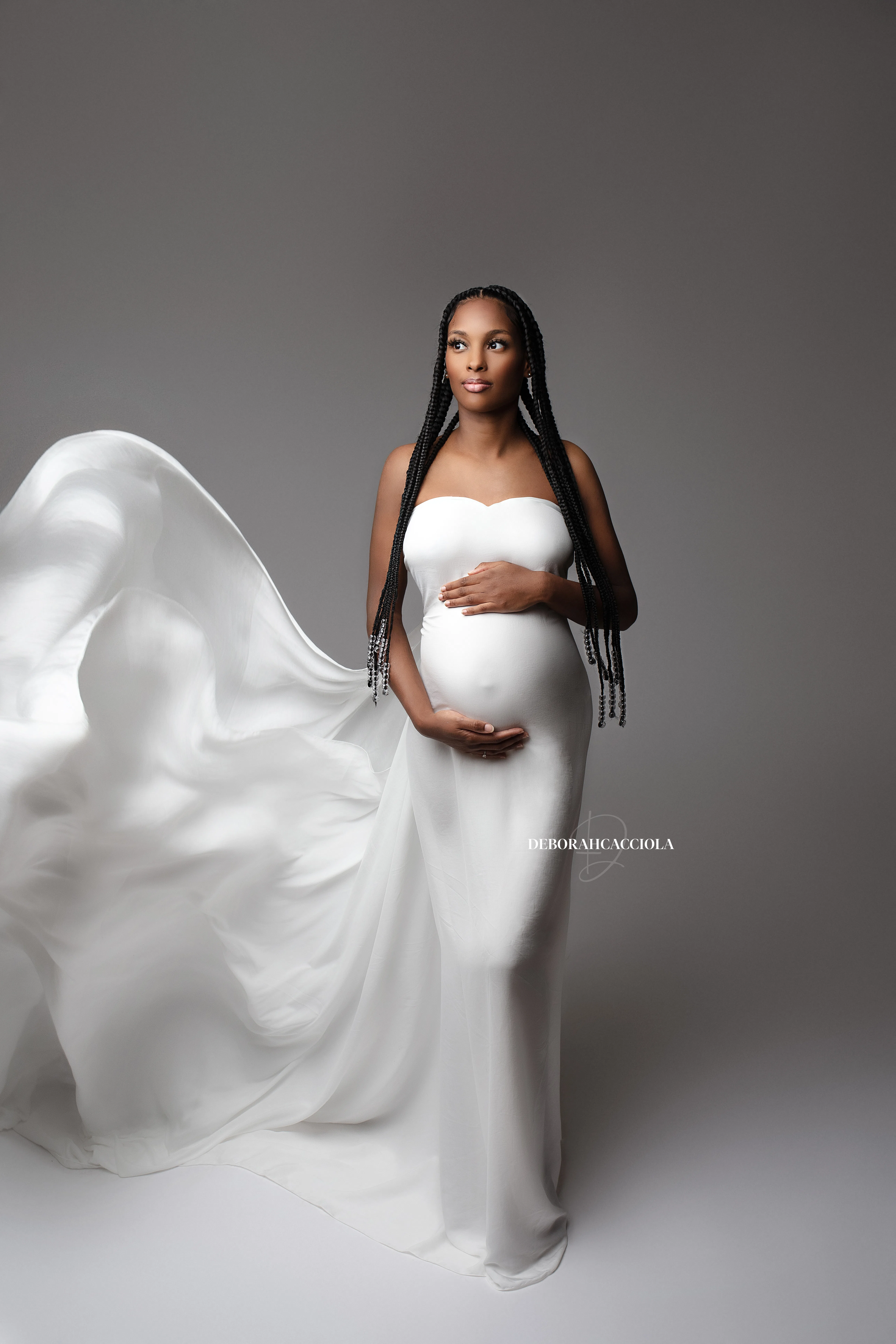 studio maternity portrait in Orléans, France: maternity silhouette, polished vertical portrait, black-and-white style