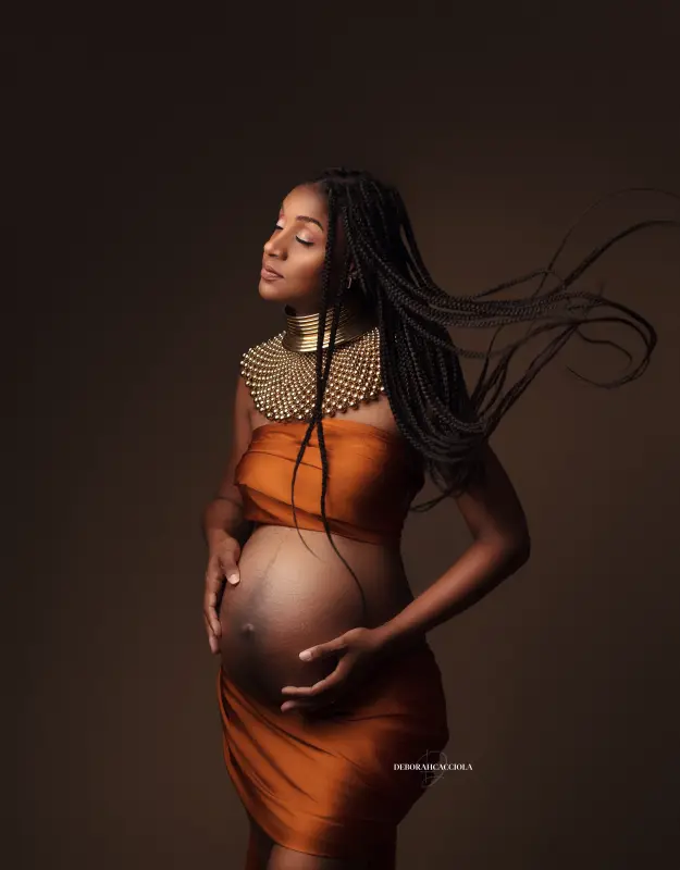 pregnancy portrait in Orléans, France: natural maternity, polished vertical portrait, soft palette