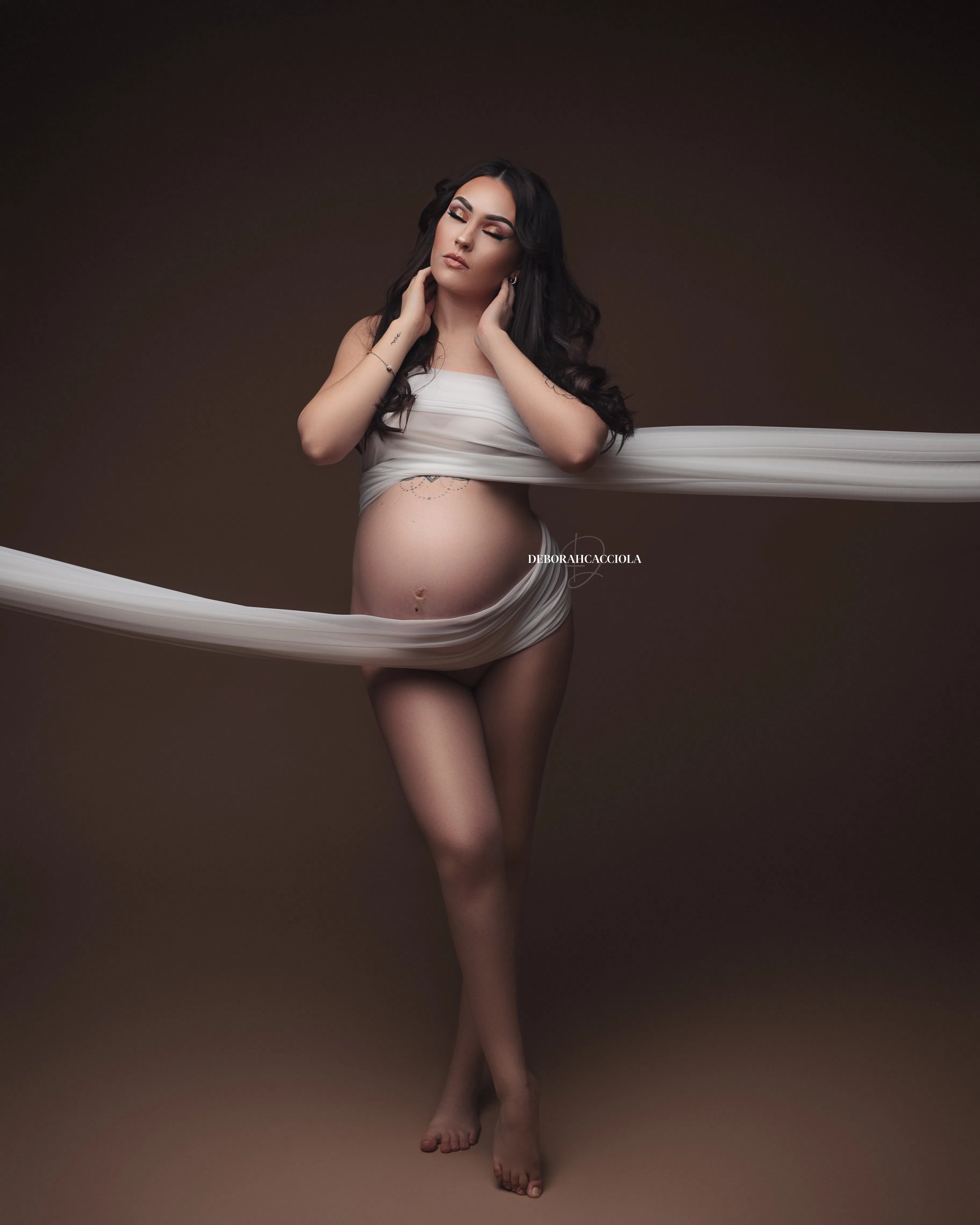 pregnancy photo in studio in Orléans, France: studio maternity portrait, natural close portrait, natural tones