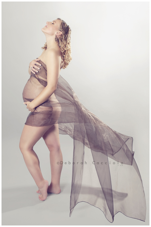 pregnancy photo in studio in Orléans, France: maternity silhouette, polished vertical portrait, natural tones