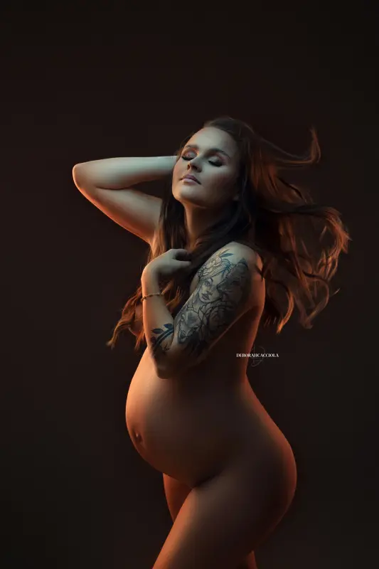 pregnancy portrait Orléans, France, mother-to-be, natural close portrait, soft palette