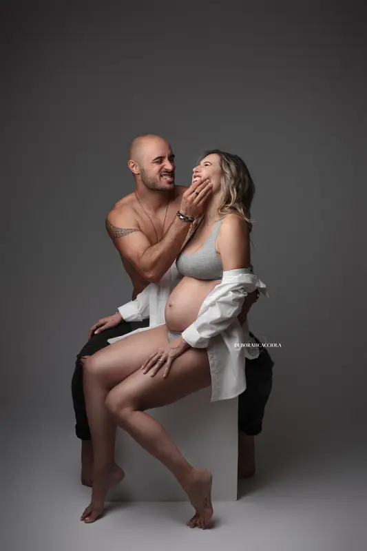 pregnancy portrait in Orléans, France: mother-to-be during a studio session, soft vertical framing, in color
