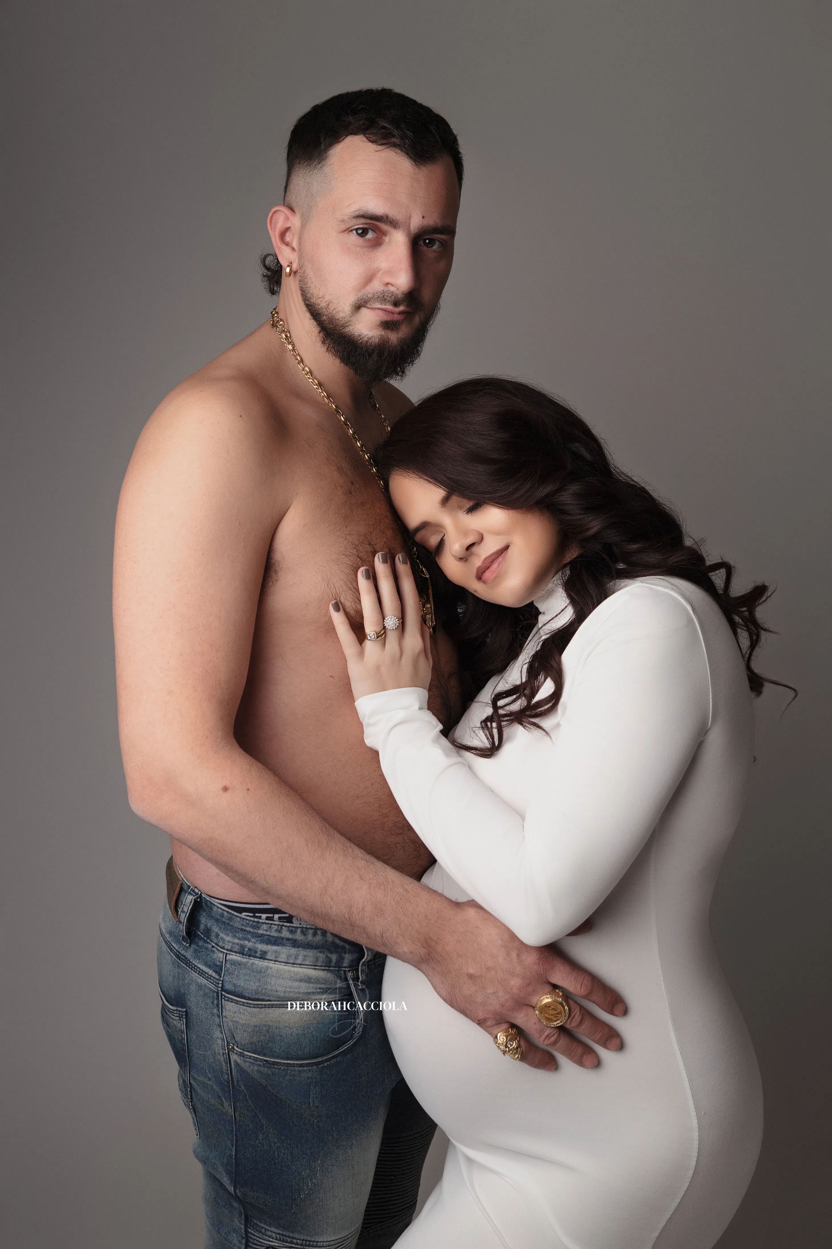 pregnancy photo in Orléans, France, studio maternity portrait, natural close portrait, natural tones