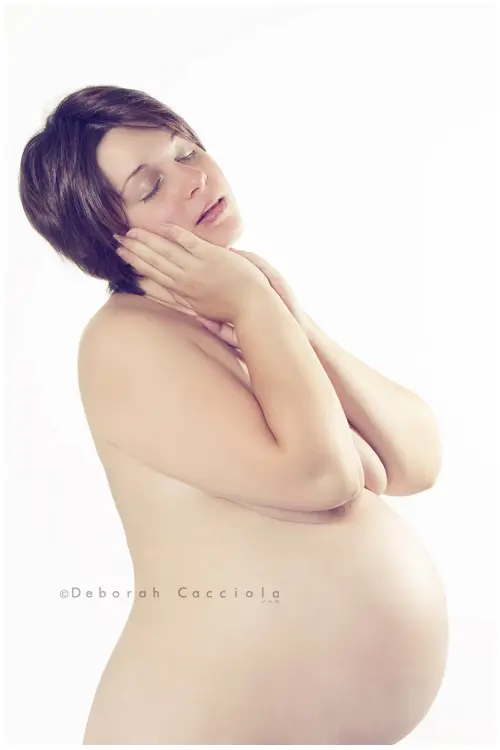 retrato de maternidad en Orléans, Francia, futura mamá, retrato cercano y natural, resultado claro y natural