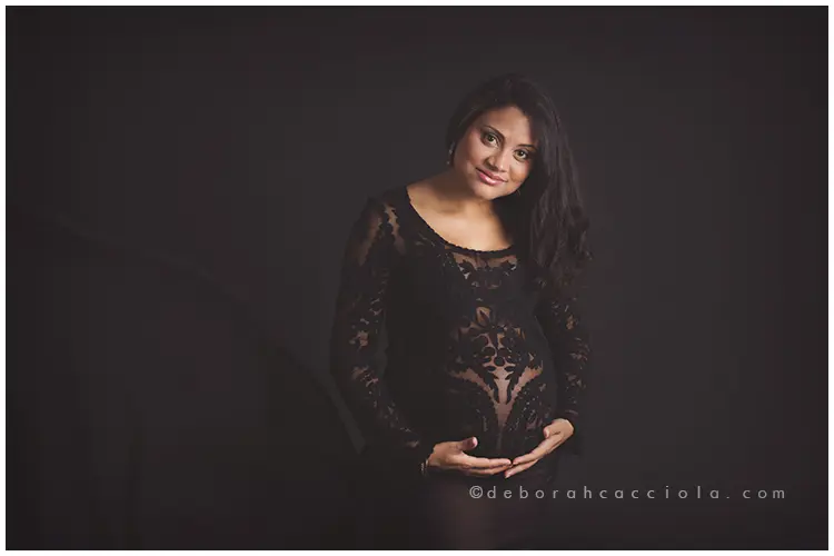 escena de embarazo en Orléans, Francia: maternidad natural, puesta en escena horizontal suave, tonos naturales