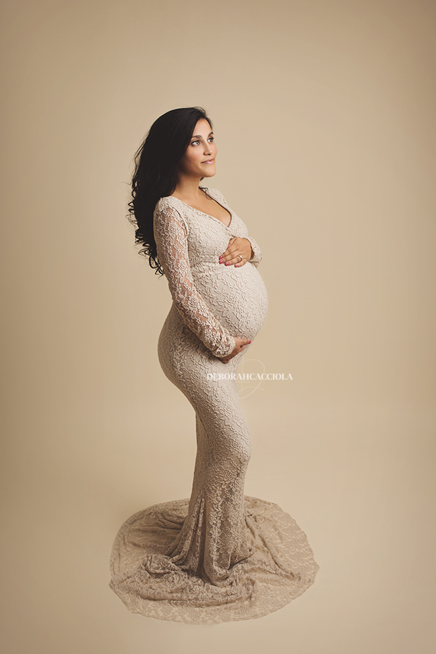 retrato de embarazo Orléans, Francia, silueta de maternidad, retrato vertical cuidado, paleta suave