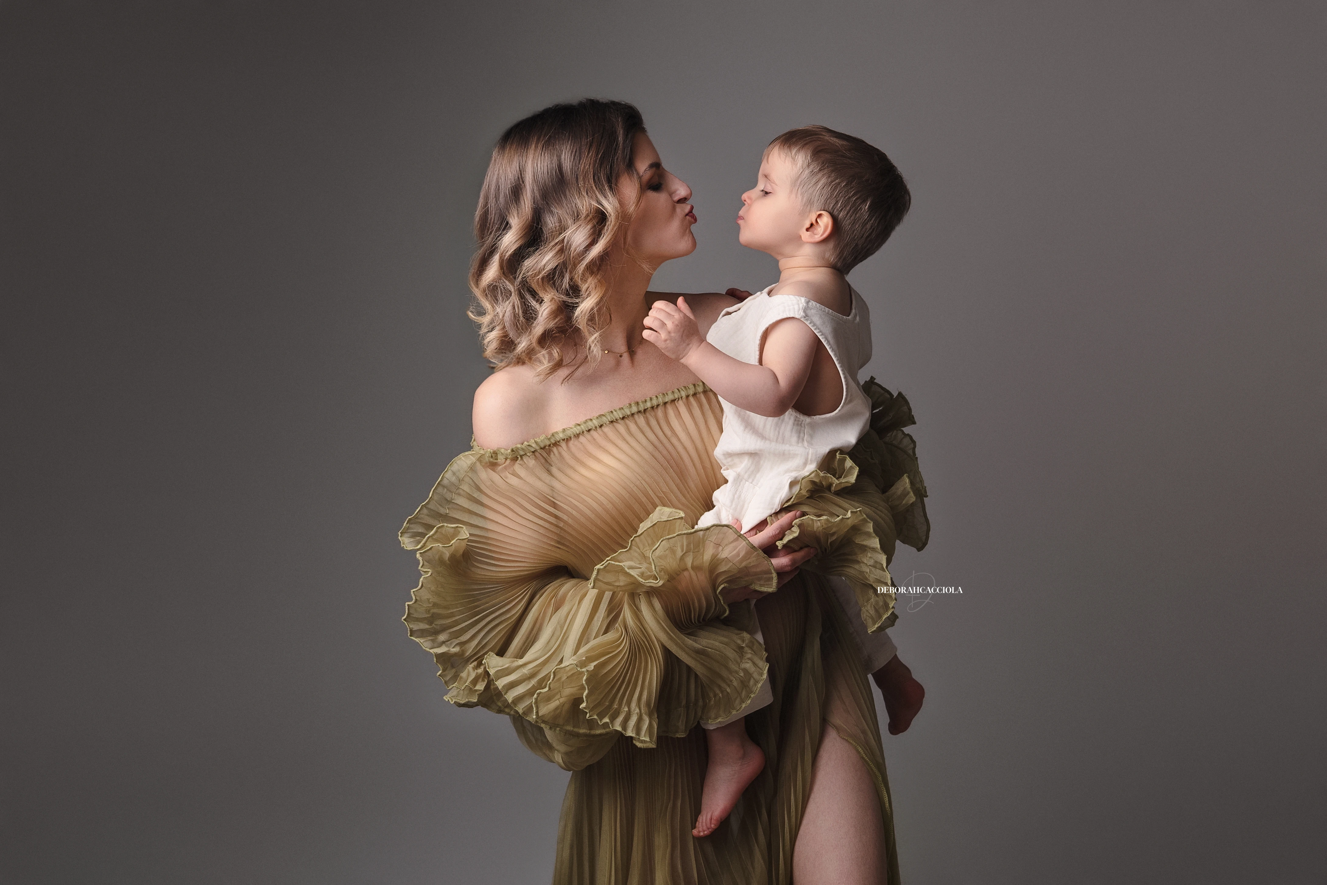 retrato mamá y yo Orléans, Francia: madre e hijo, escena panorámica suave, colores suaves