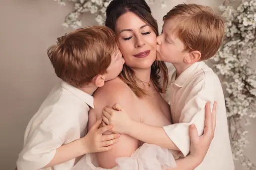 Portrait d'une maman et son enfant pendant une mini-séance