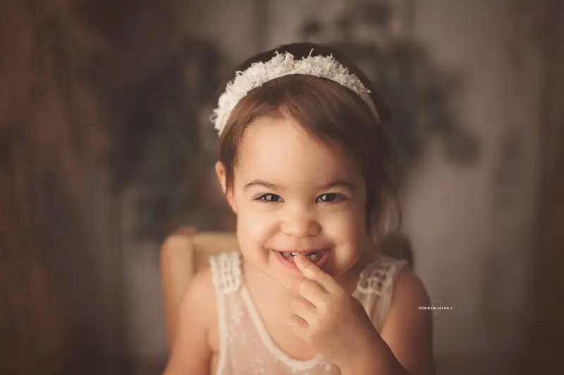 Photo anniversaire studio Orléans : moment festif en studio, cadrage horizontal équilibré, rendu naturel