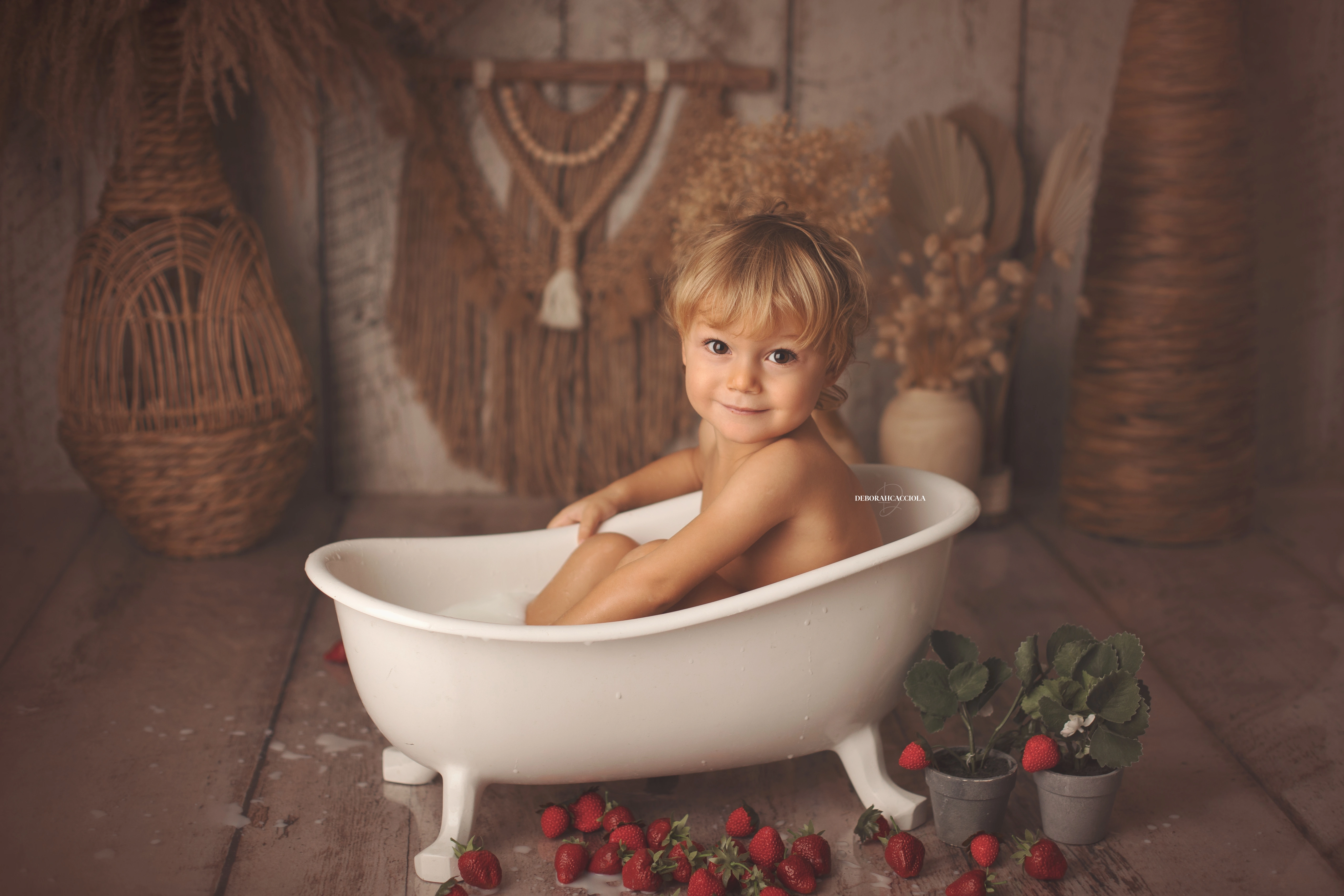 Photo anniversaire à Orléans, moment festif en studio, composition large et naturelle, palette claire