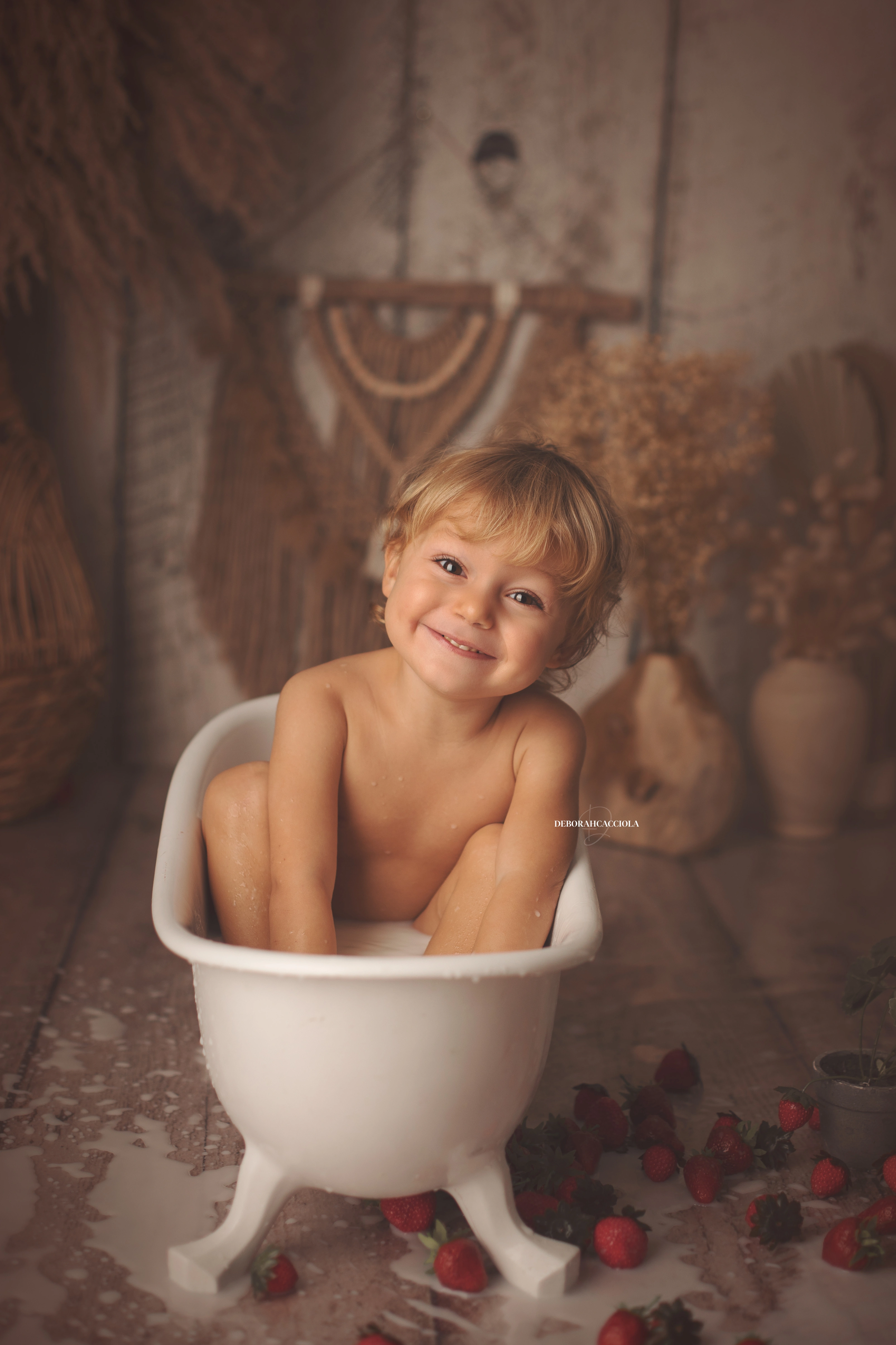 Photo anniversaire studio Orléans : moment festif en studio, composition resserrée élégante, couleurs douces