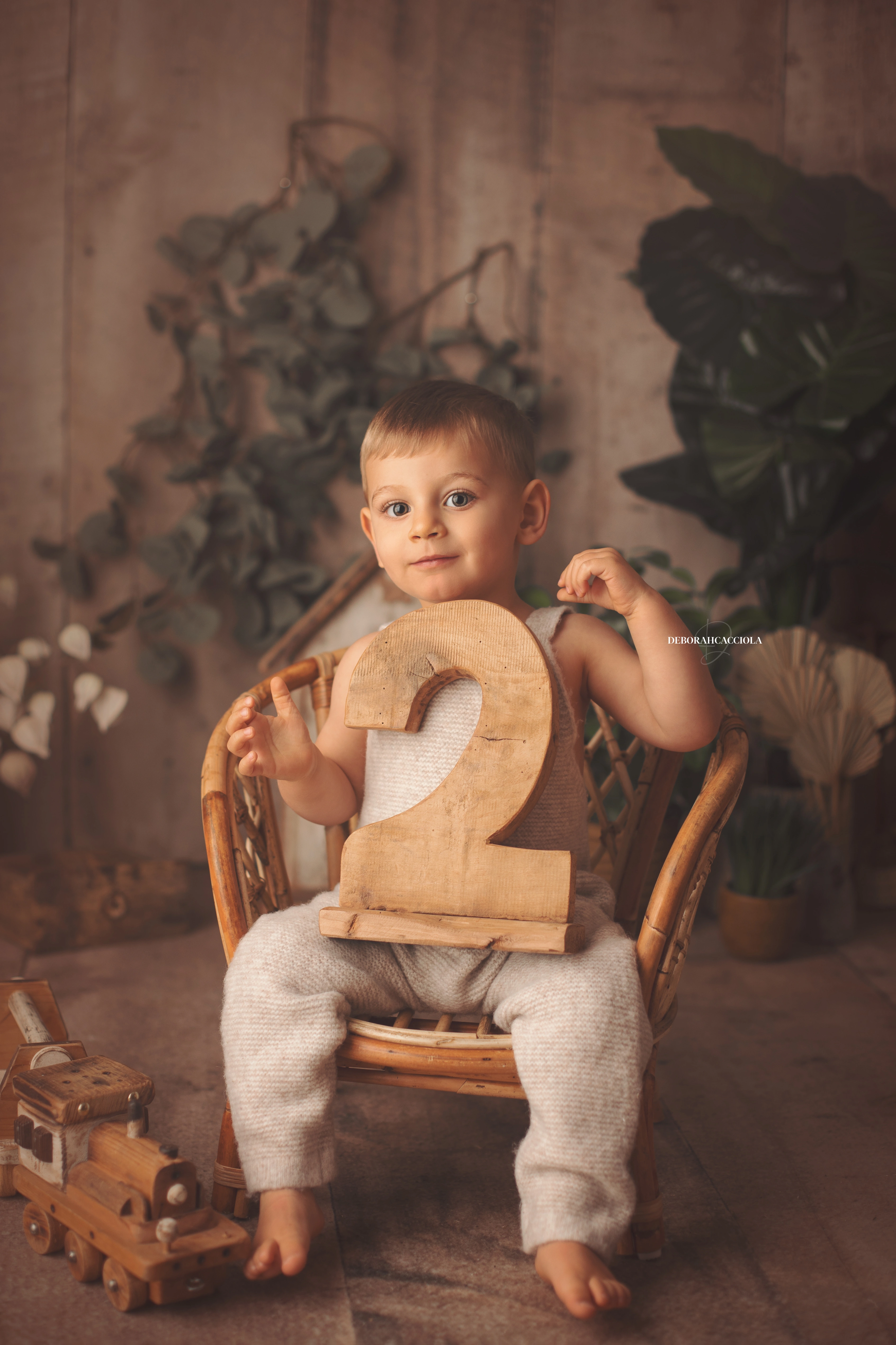 Séance anniversaire Orléans : instant d'anniversaire, cadrage vertical doux, palette claire