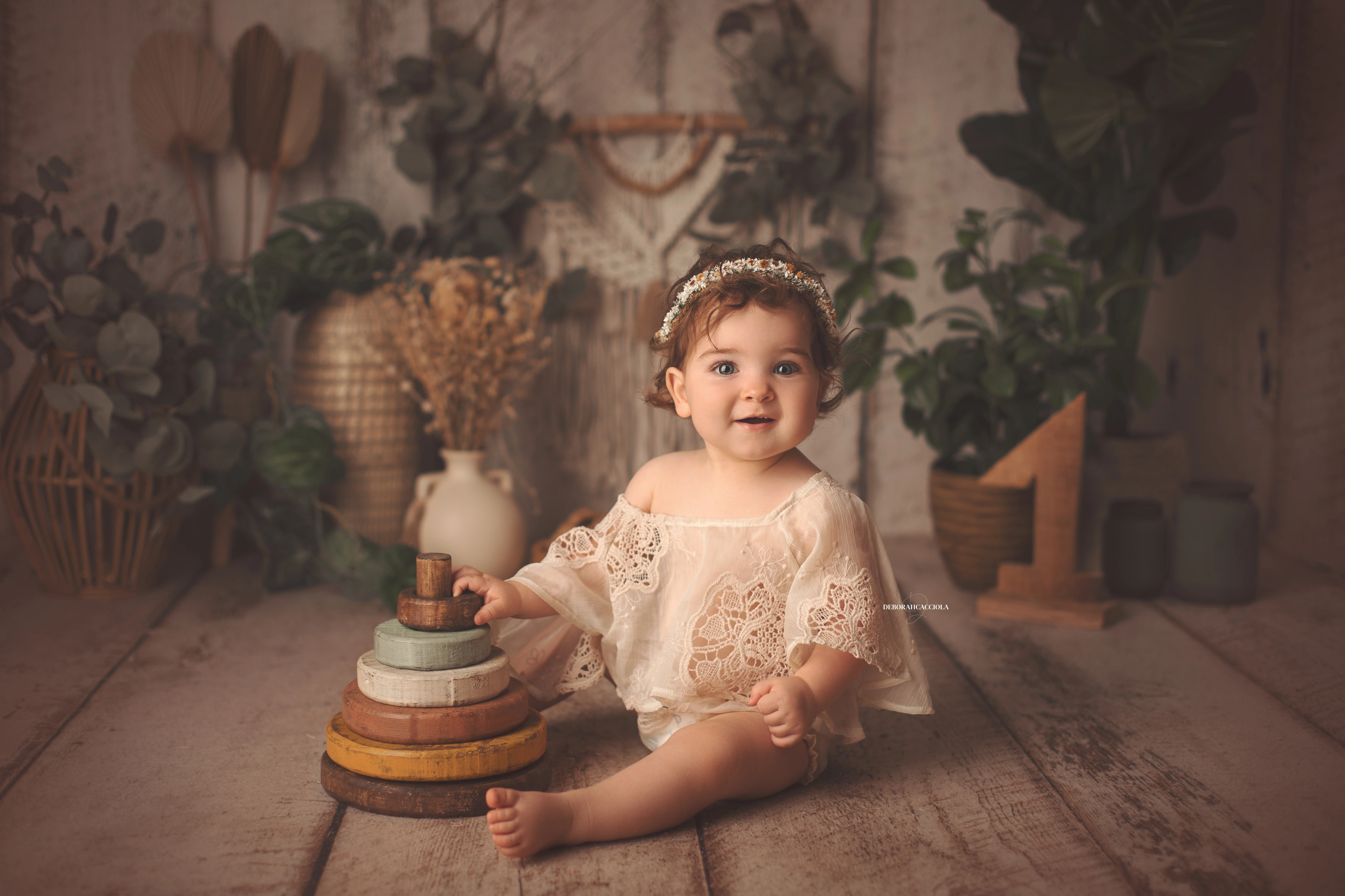 Photo anniversaire à Orléans, moment festif en studio, composition large et naturelle, palette claire