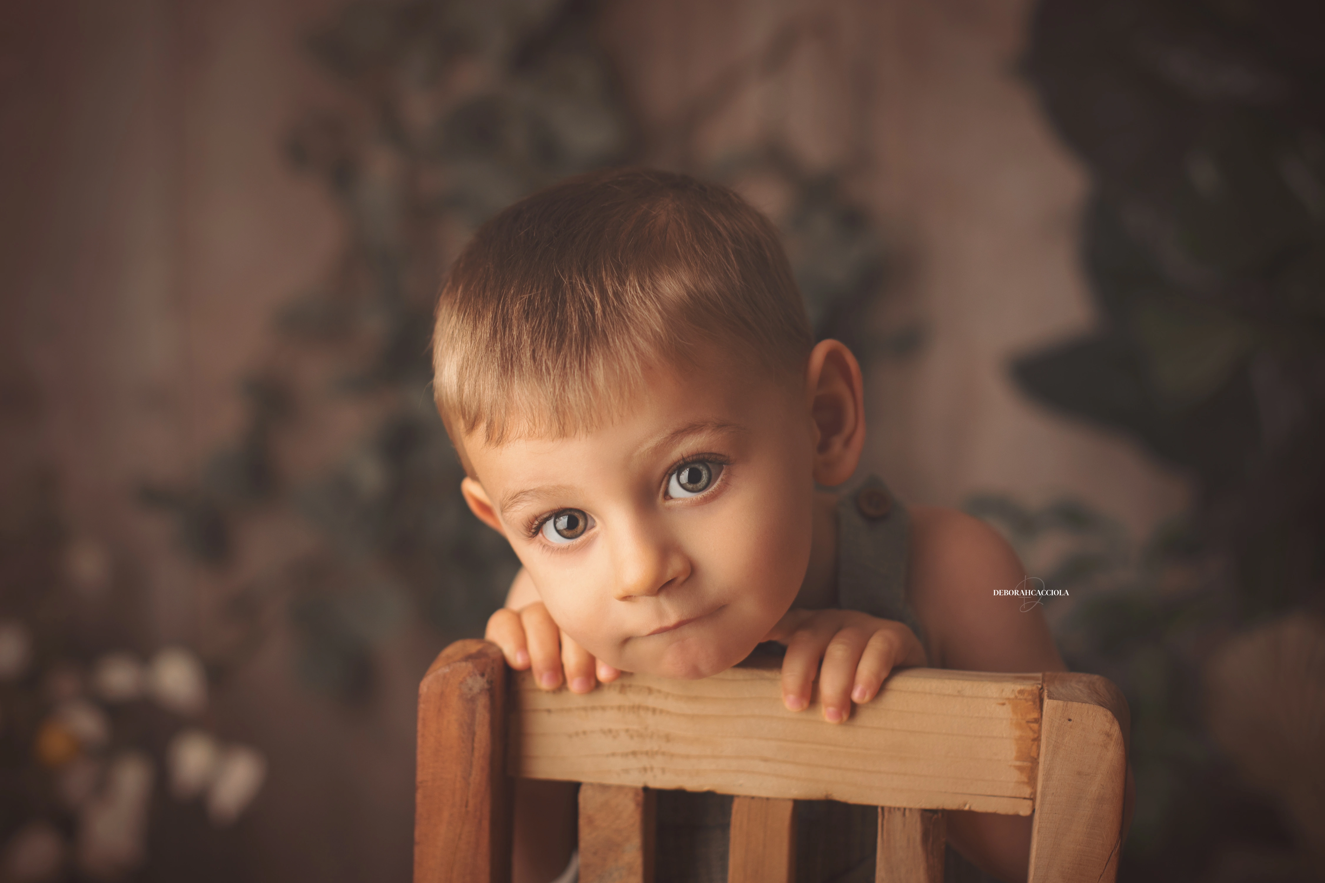 Photo anniversaire studio Orléans : moment festif en studio, cadrage horizontal équilibré, palette claire