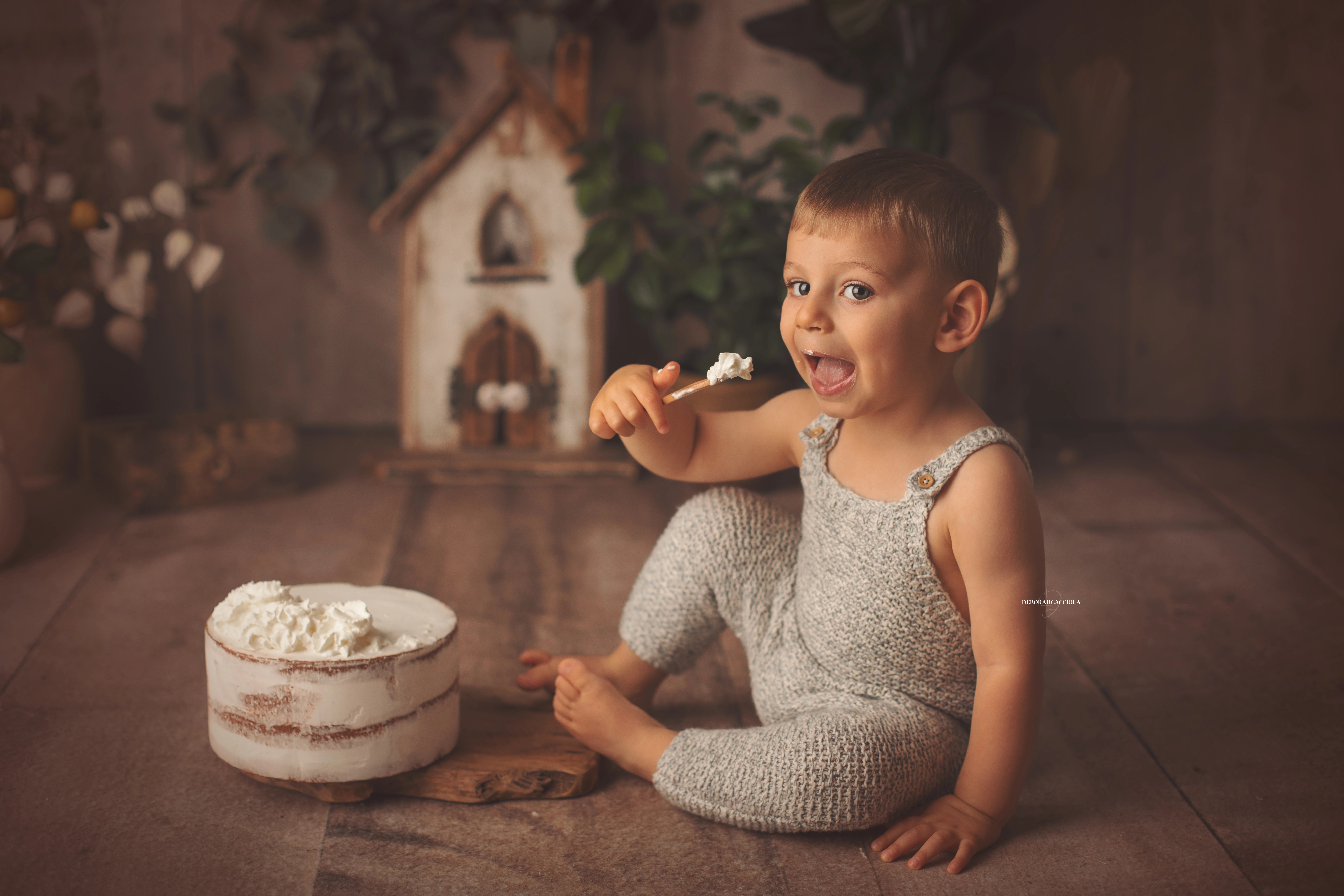 Portrait anniversaire en studio à Orléans : portrait de célébration, scène panoramique douce, rendu naturel