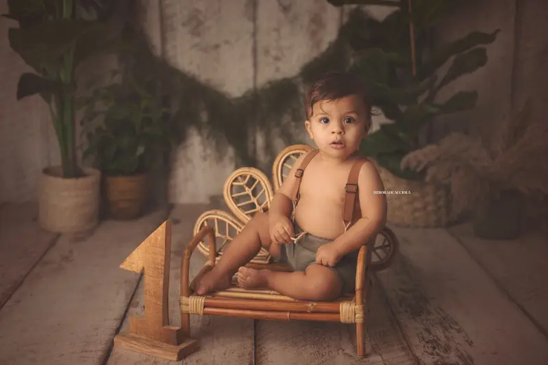 Photo anniversaire studio Orléans : moment festif en studio, cadrage horizontal équilibré, couleurs équilibrées