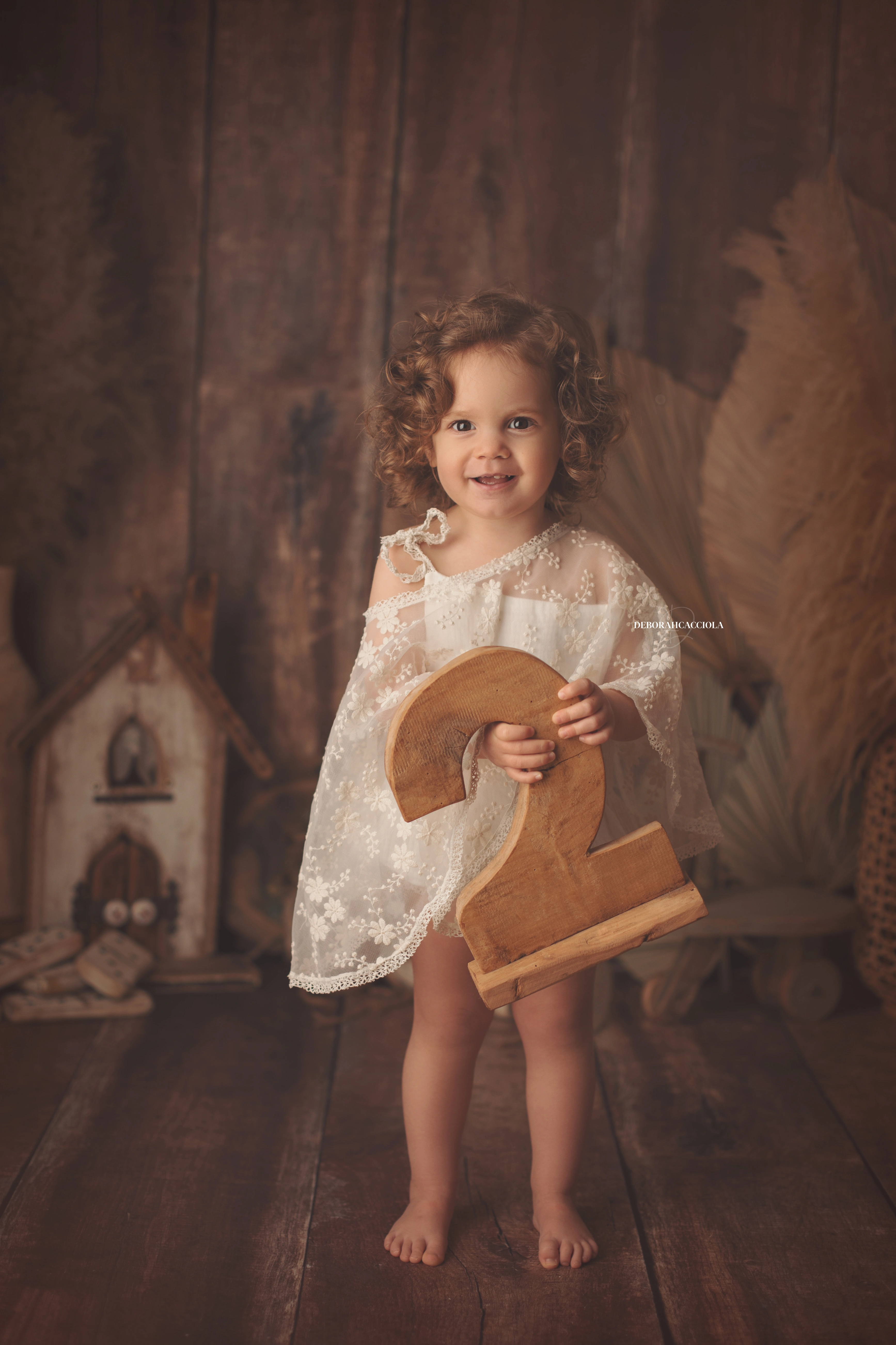 Séance anniversaire Orléans : instant d'anniversaire, cadrage vertical doux, palette claire