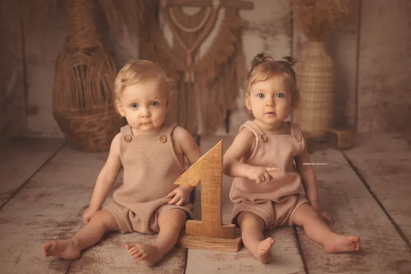 Photo anniversaire studio Orléans : moment festif en studio, scène panoramique douce, couleurs équilibrées