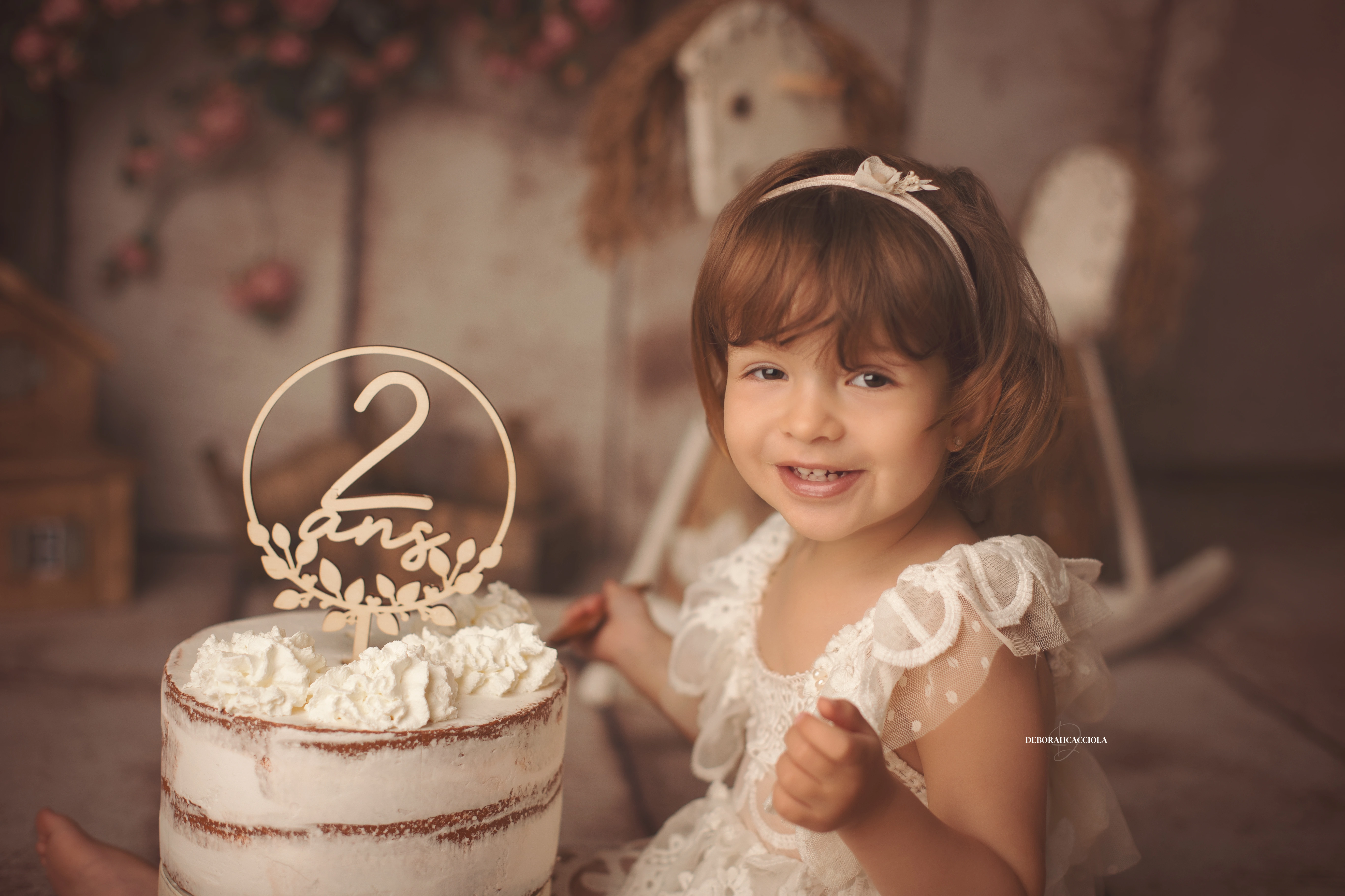 Photo anniversaire à Orléans, moment festif en studio, composition large et naturelle, rendu naturel