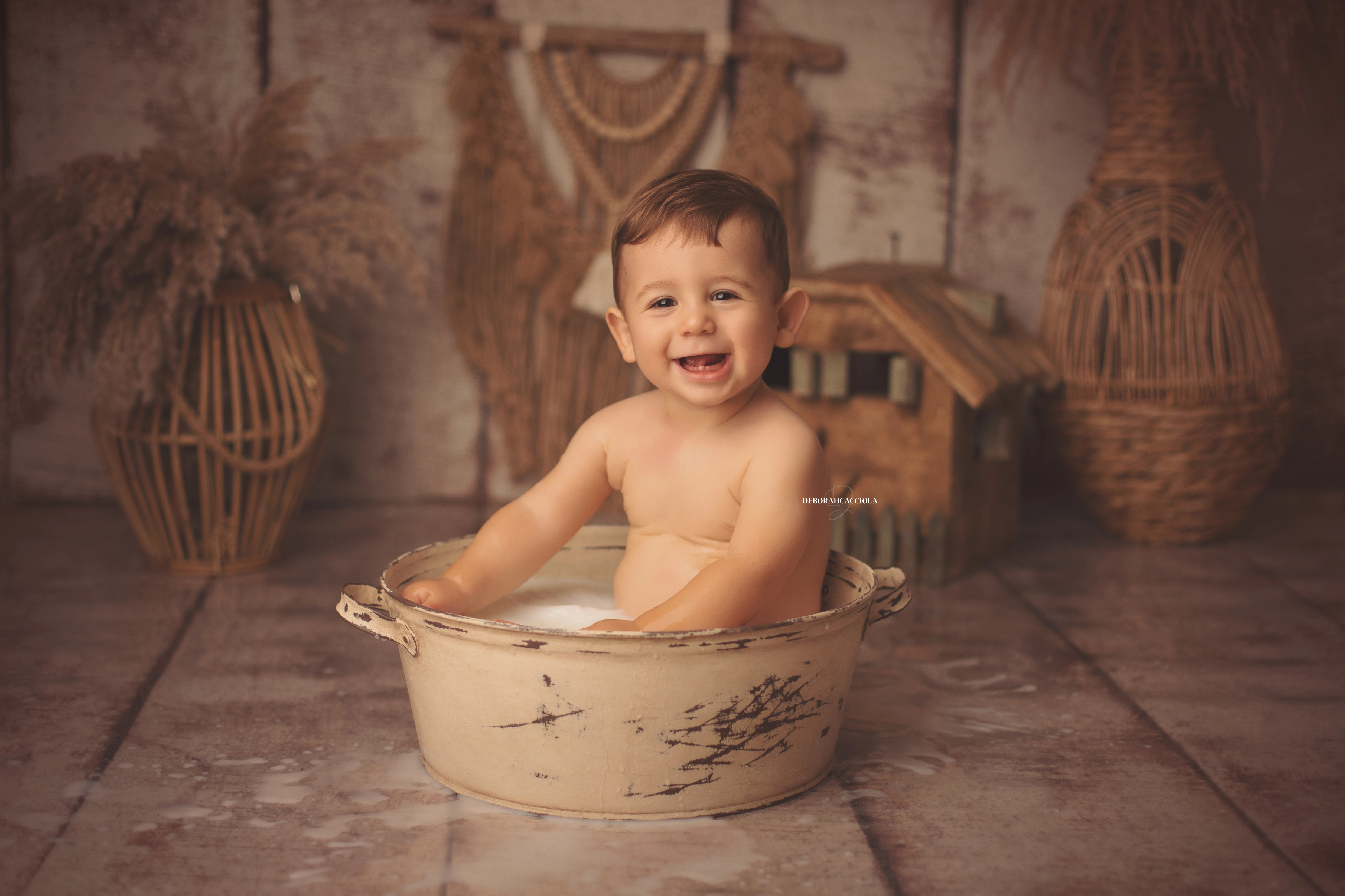 Photo anniversaire à Orléans, moment festif en studio, composition large et naturelle, couleurs douces
