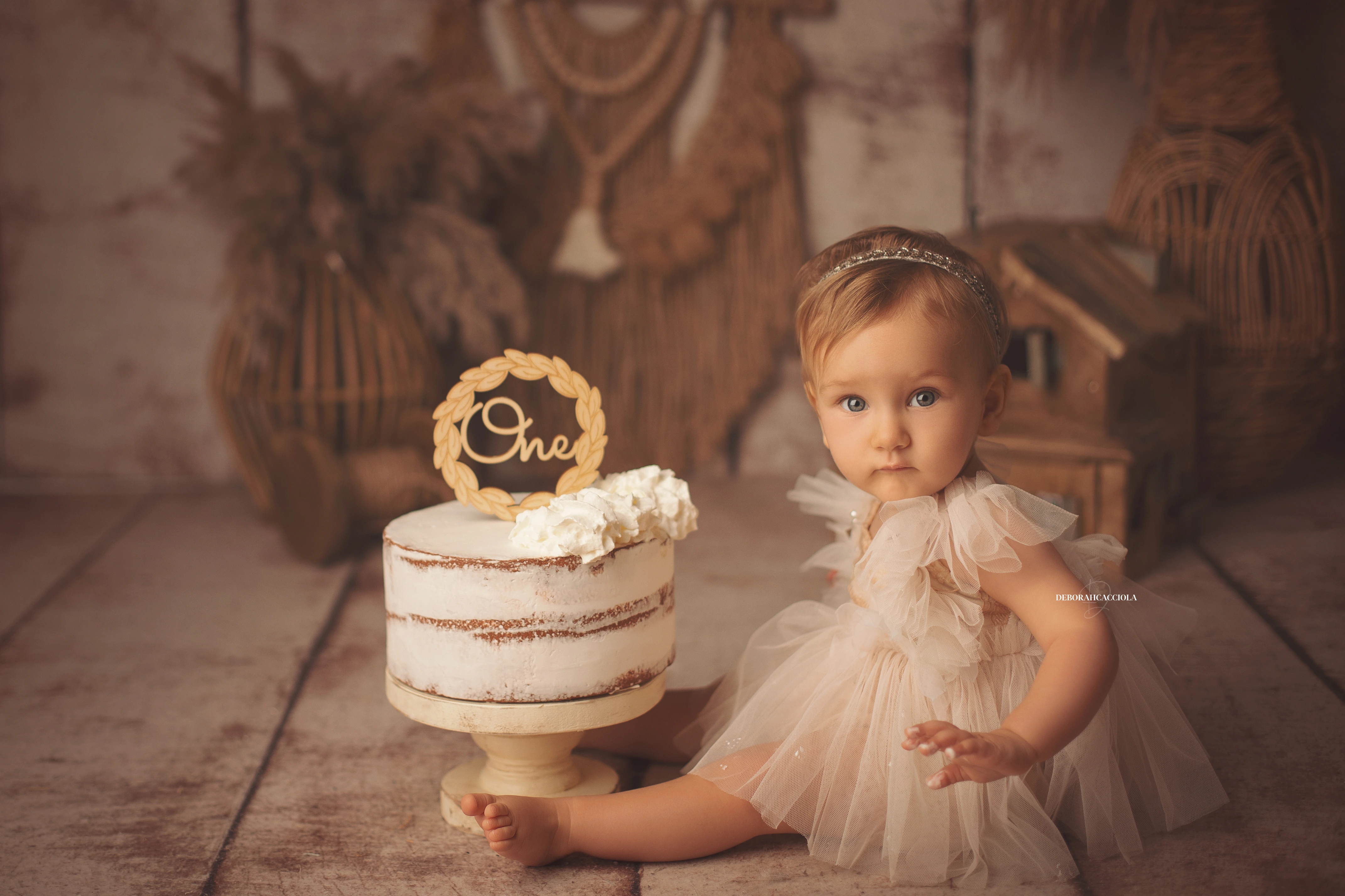 Portrait anniversaire en studio à Orléans : portrait de célébration, scène panoramique douce, couleurs douces