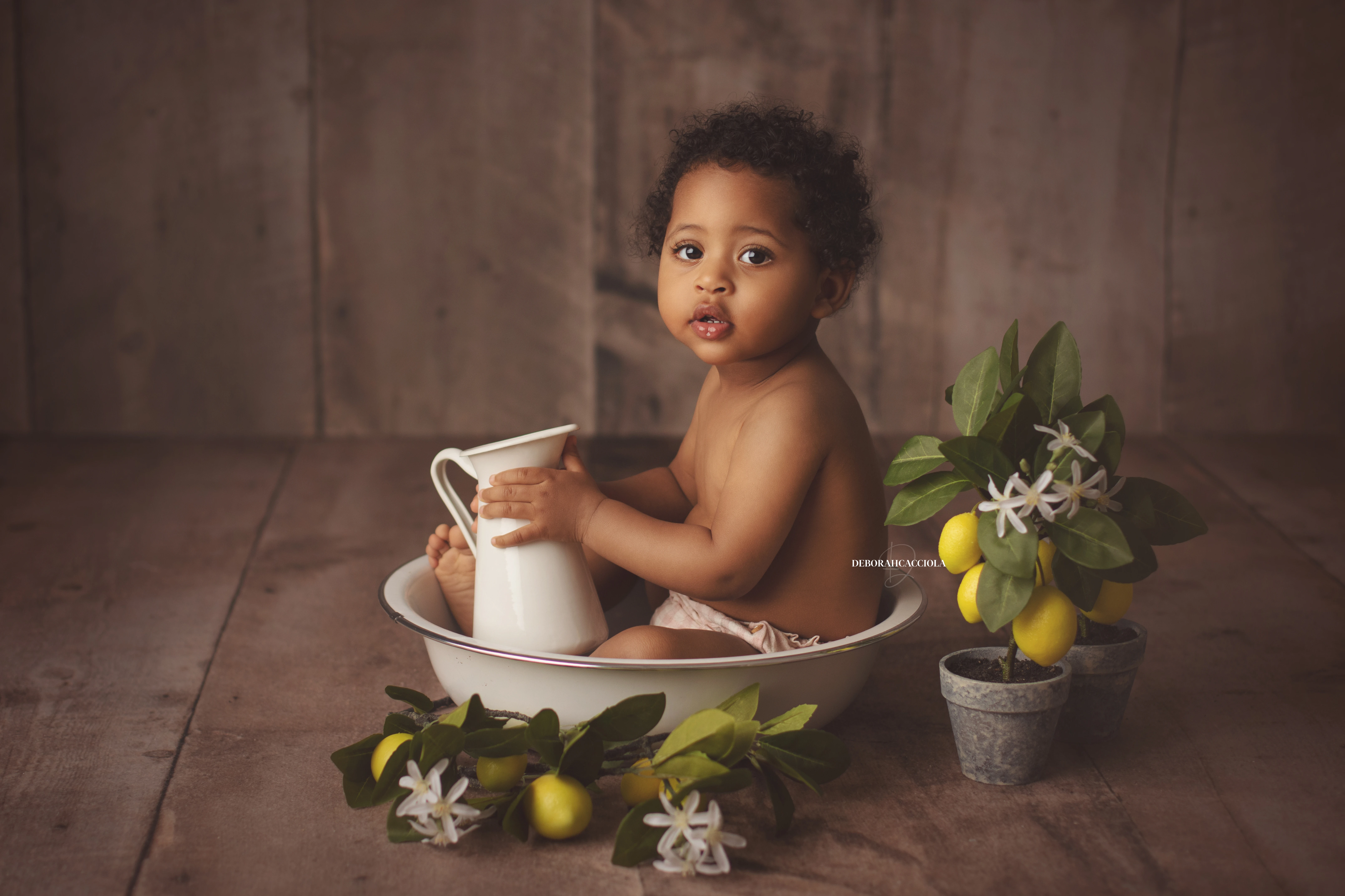 Photo anniversaire studio Orléans : moment festif en studio, cadrage horizontal équilibré, couleurs équilibrées