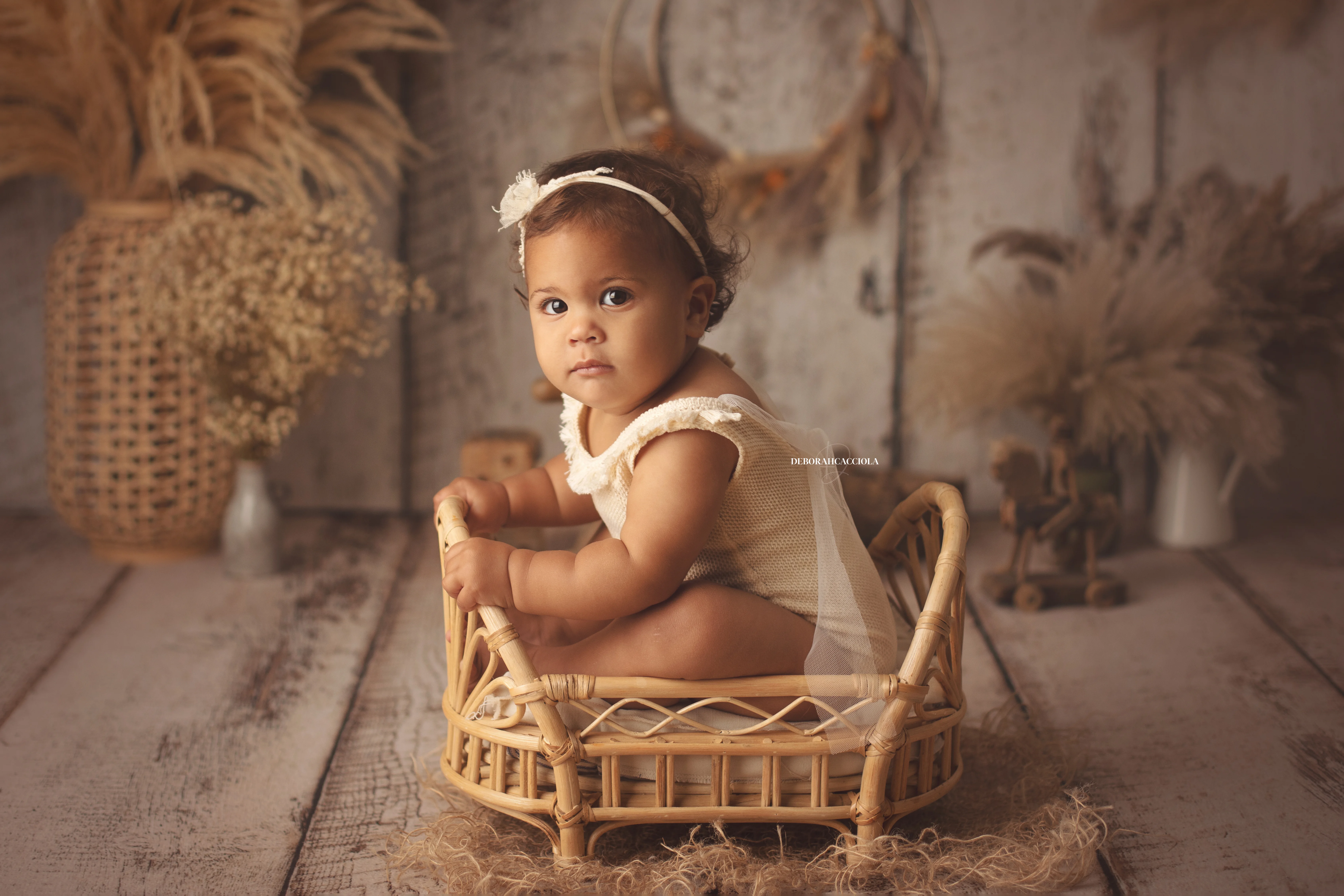 Portrait anniversaire en studio à Orléans : portrait de célébration, cadrage horizontal équilibré, couleurs équilibrées