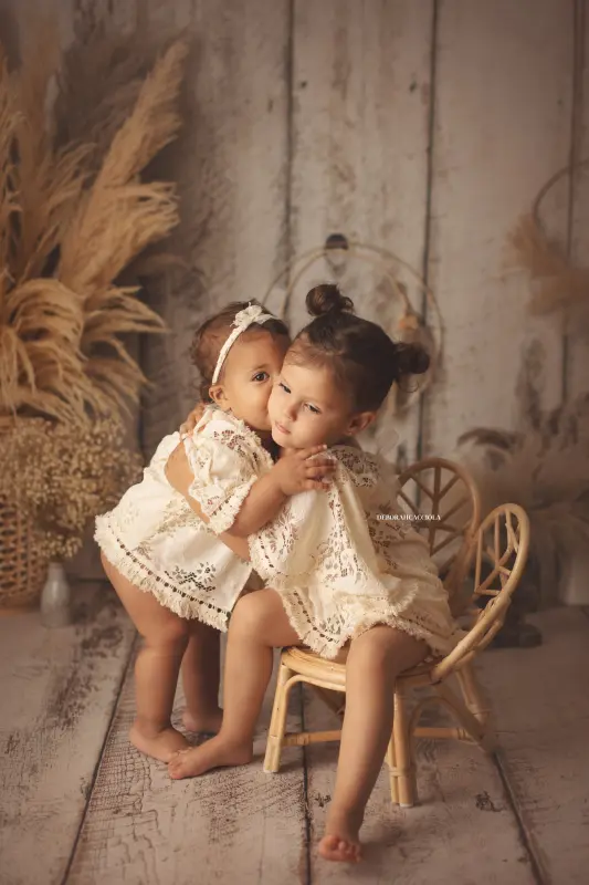 Photo anniversaire à Orléans, moment festif en studio, portrait vertical soigné, tonalités naturelles