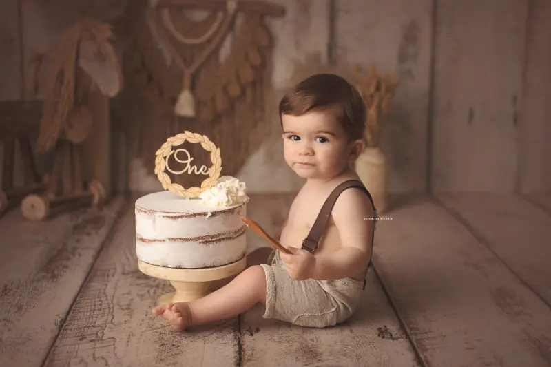 Photo anniversaire studio Orléans : moment festif en studio, scène panoramique douce, couleurs équilibrées