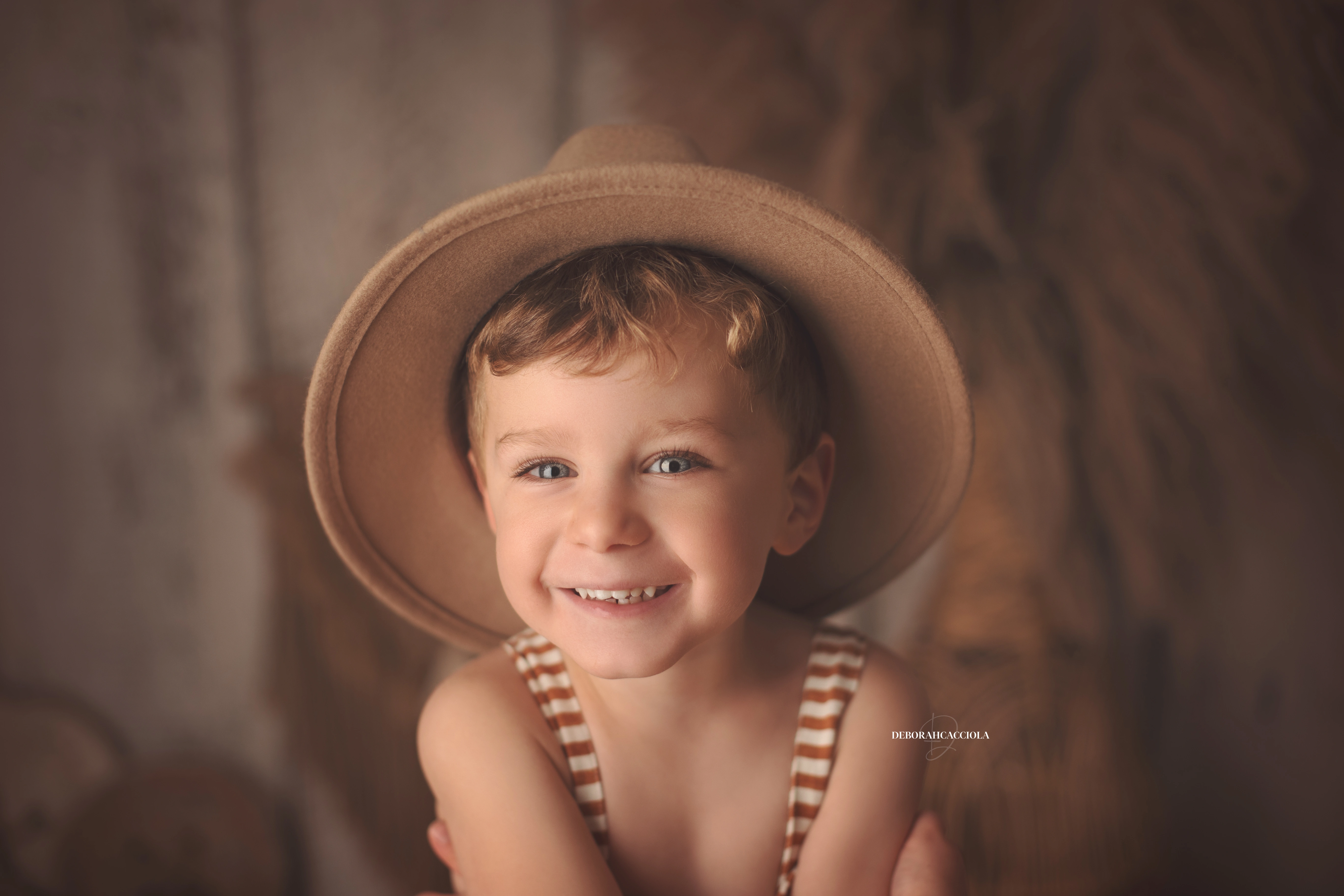 Photo anniversaire studio Orléans : moment festif en studio, cadrage horizontal équilibré, couleurs douces