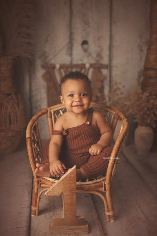 Séance anniversaire Orléans : instant d'anniversaire, cadrage vertical doux, palette claire