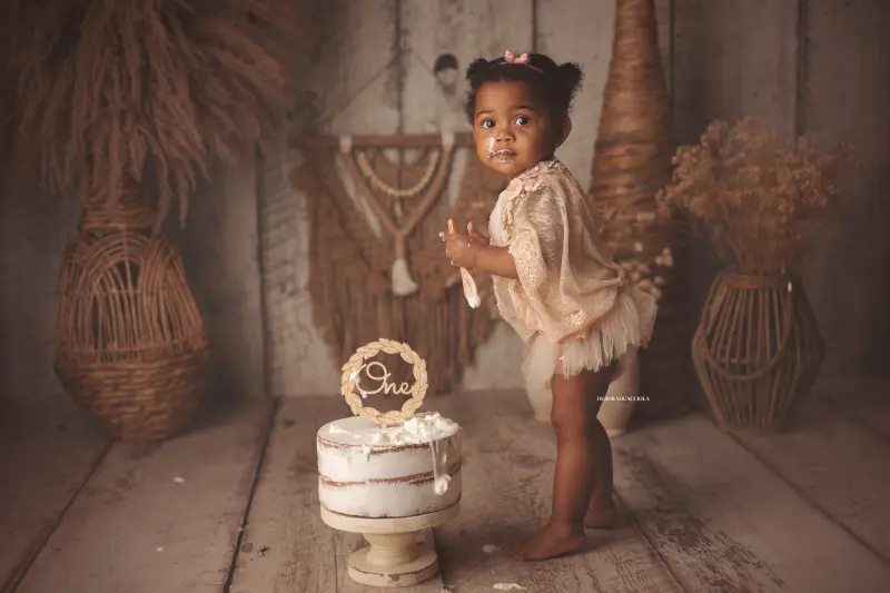 Séance anniversaire Orléans : instant d'anniversaire, scène panoramique douce, palette claire