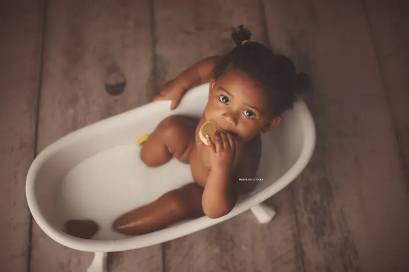 Photo anniversaire studio Orléans : moment festif en studio, scène panoramique douce, tonalités naturelles