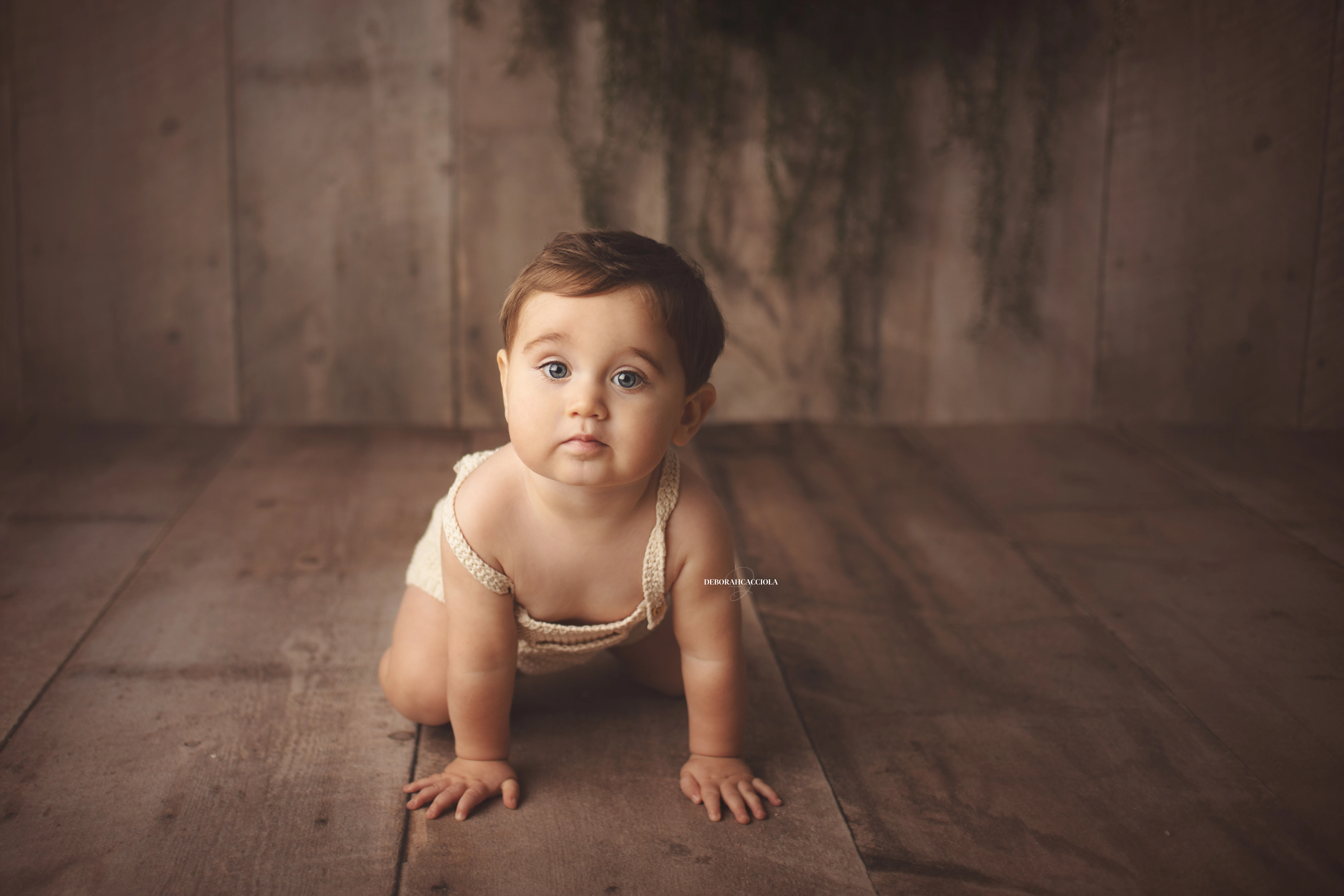 Photo bébé à Orléans, bébé éveillé, plan large harmonieux, couleurs équilibrées